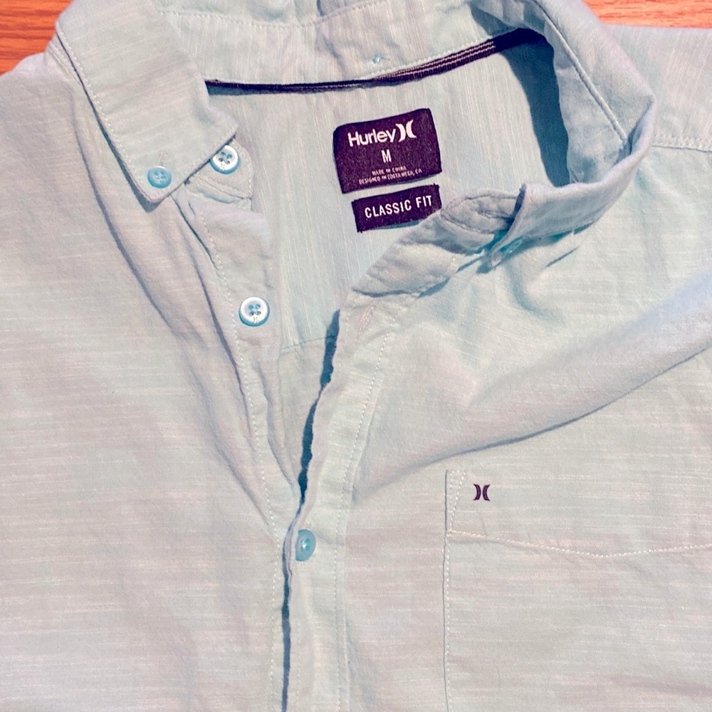 Teal short sleeve Hurley button down.